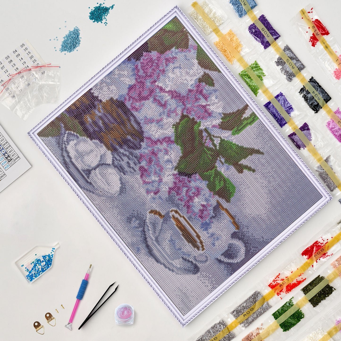 Lg082e - бузкові квіти в кошику