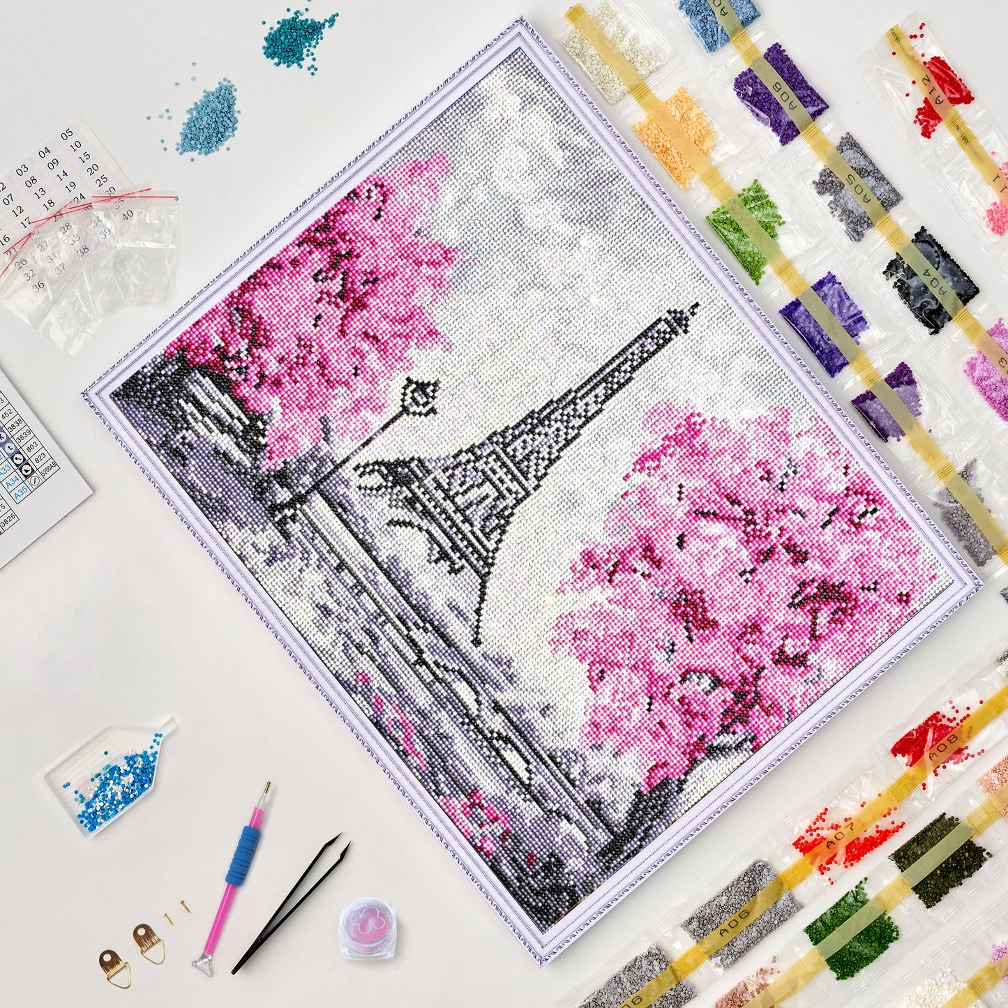 LG255E - Ейфелева вежа в Bloom