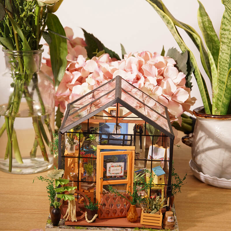 Roombox - RB003E - Cathy's Flower House