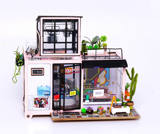 DIY Wall Hanging Miniature House Kit - Roombox - RB011e - Kevin's Studio Image https://storage.yandexcloud.net/protsvetnoy-media/19539/RB011e_size.jpg